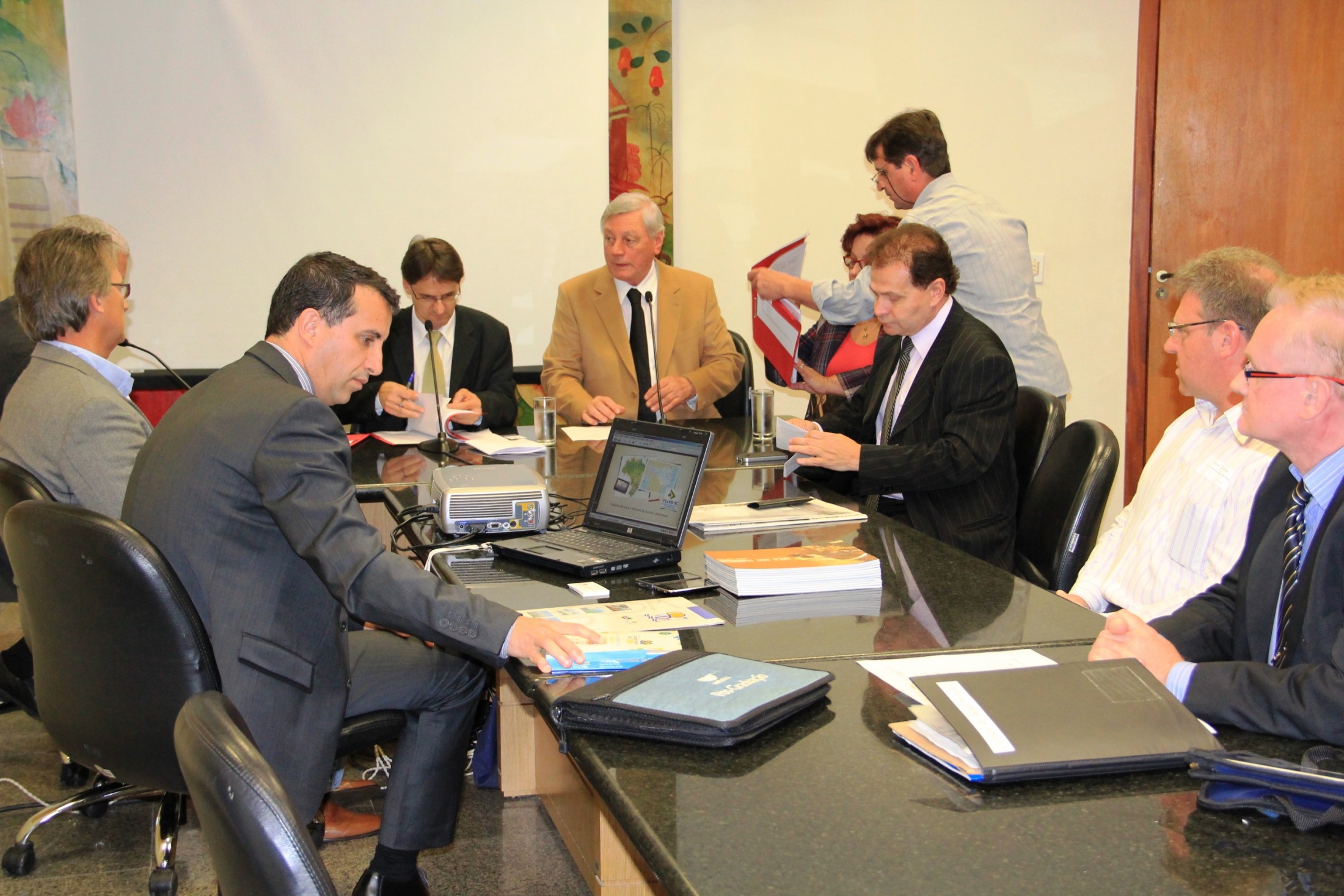 Comissão de Turismo e Meio Ambiente recebe representantes do C&VB - SC