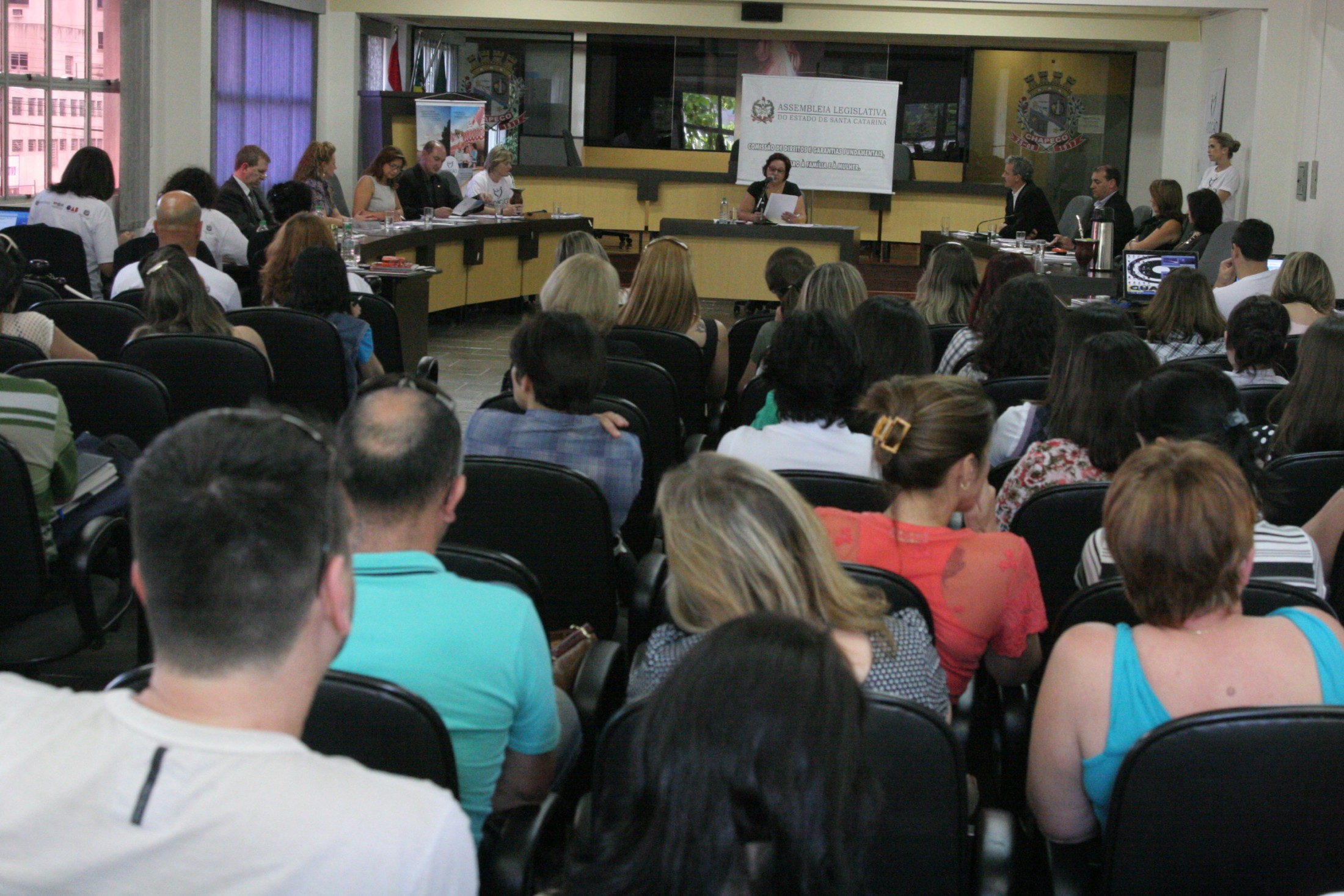 Assembleia Legislativa debate em Chapecó dificuldades do processo de adoção