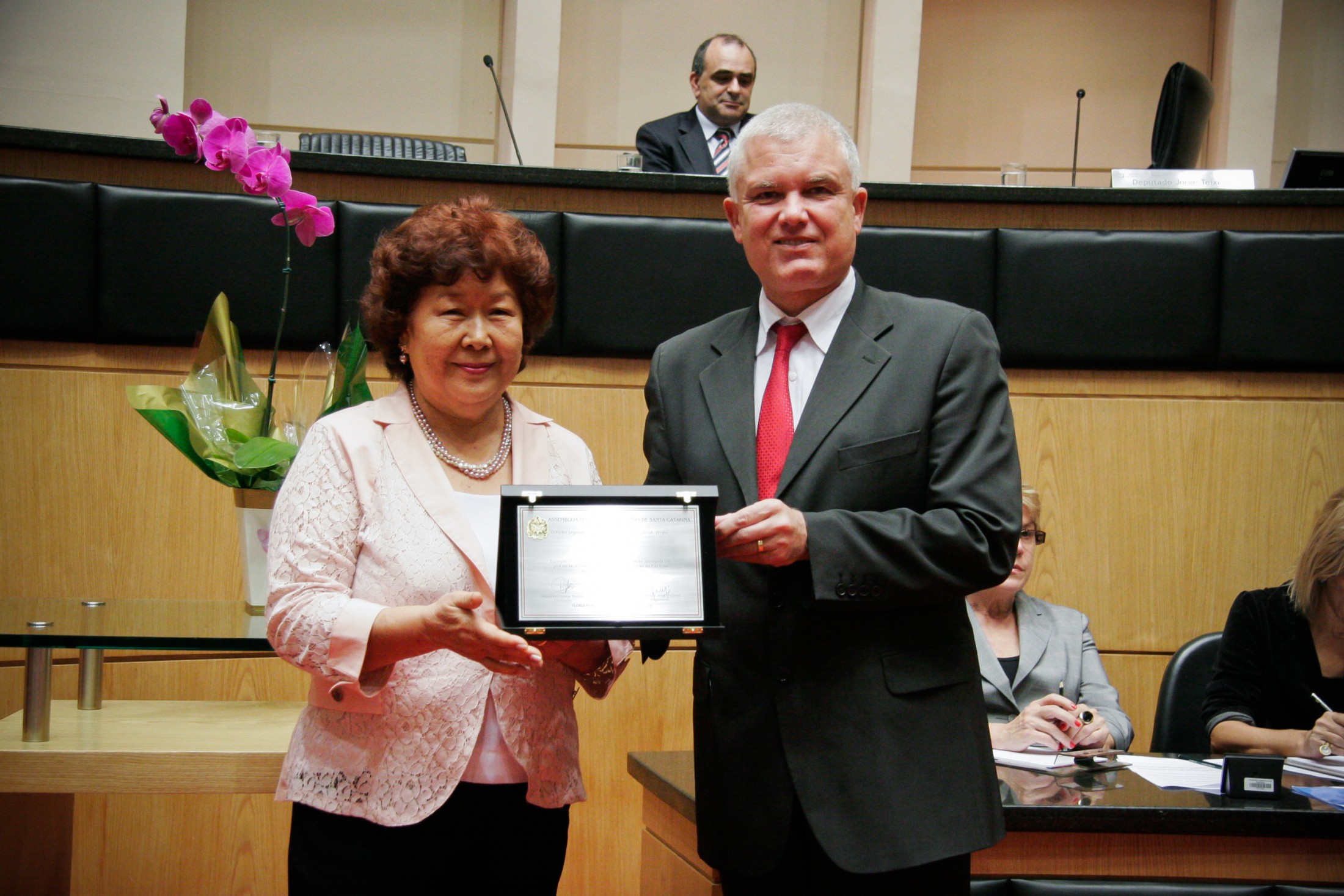 Assembleia presta homenagem ao presidente da Soka Gakkai Internacional
