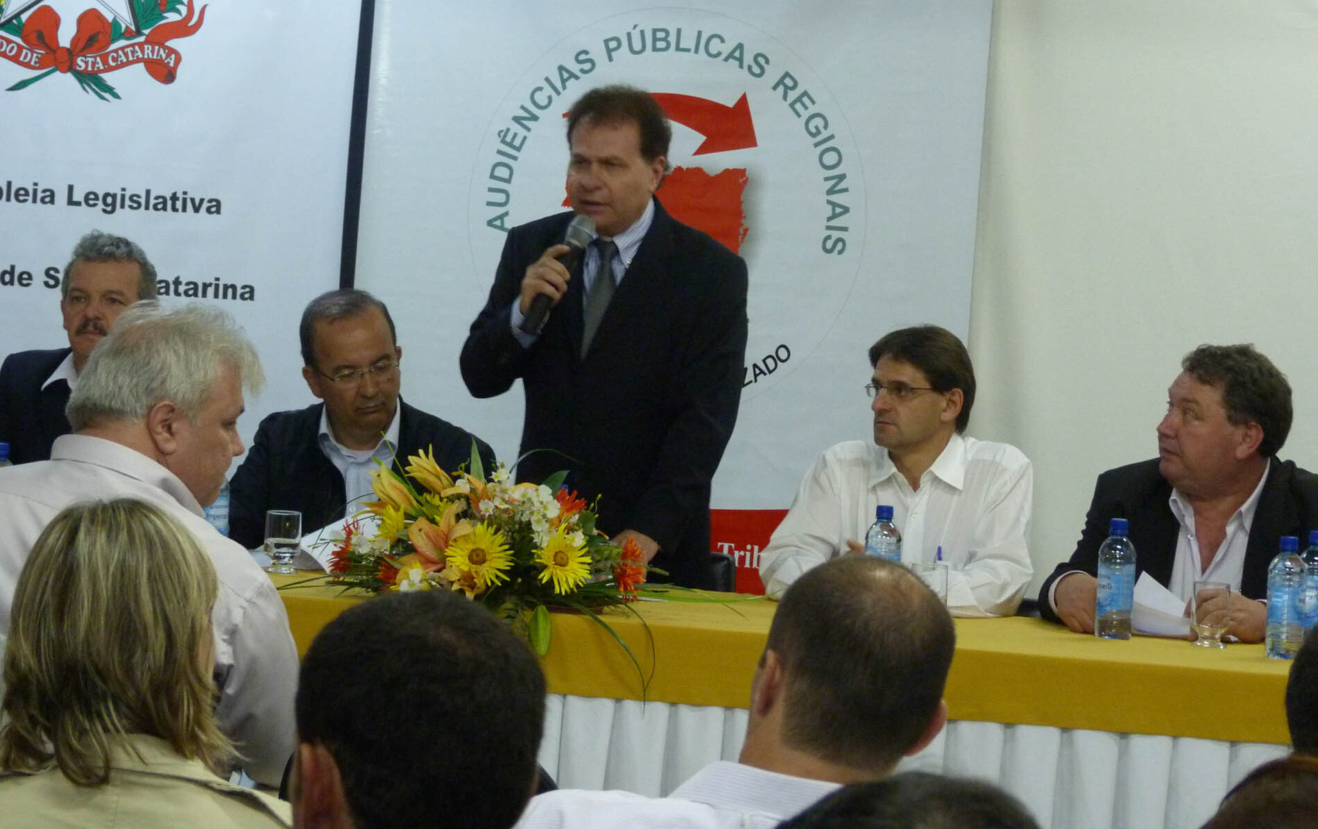 Dos Gabinetes- “O que o Governo pretende fazer é o que pensa a comunidade?”