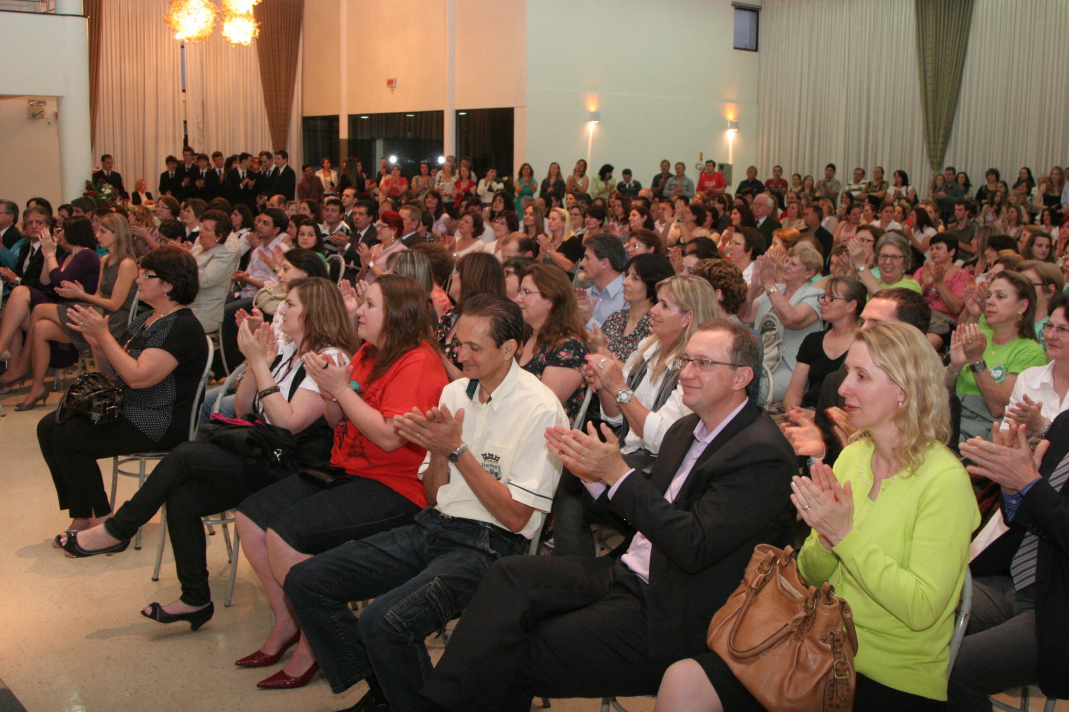Assembleia Legislativa homenageia professores catarinenses em Chapecó