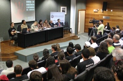 Autoridades debatem índices de violência contra os jovens em Santa Catarina
