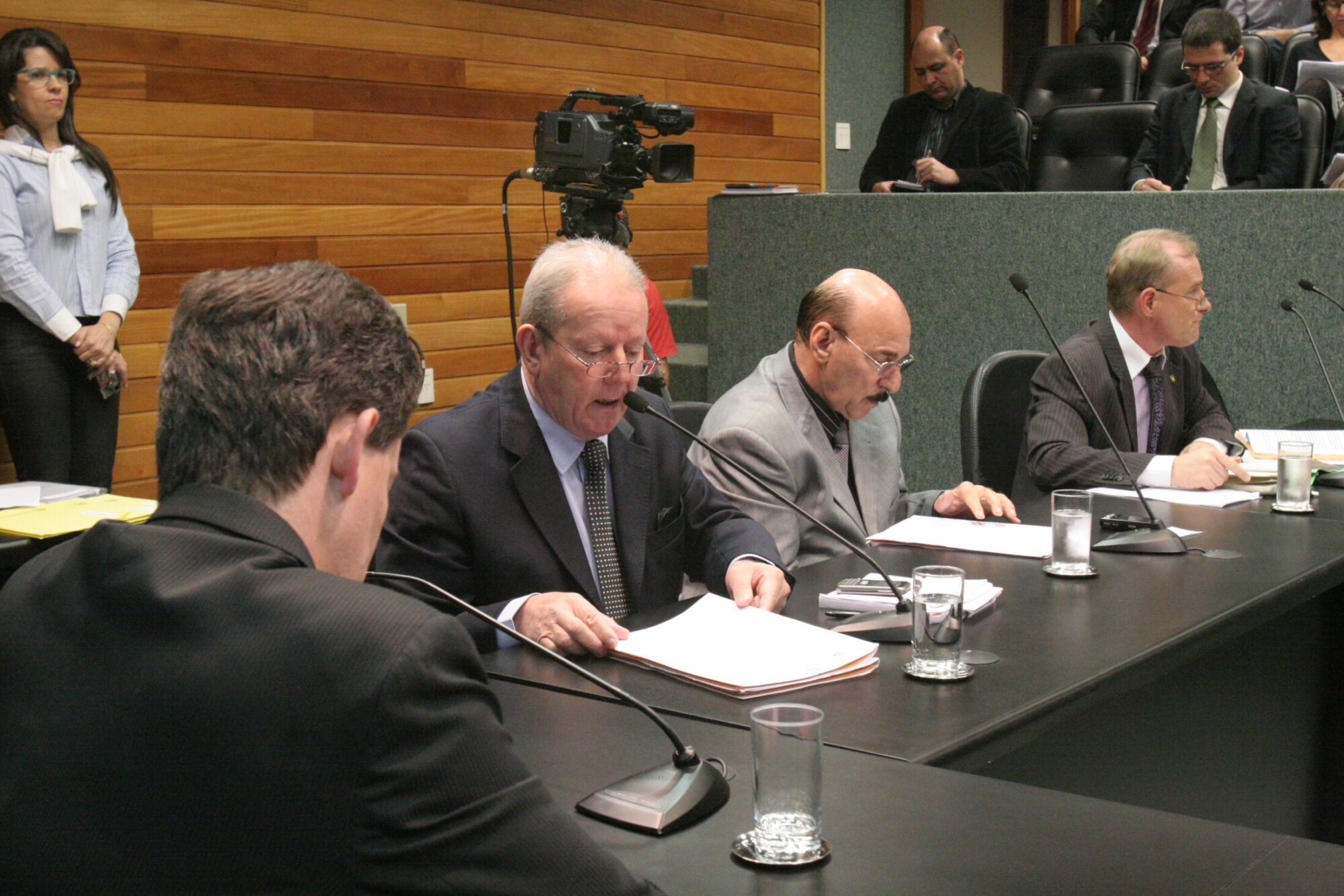 Dos Gabinetes- Marcos Vieira apoia construção do centro de zoonose de Biguaçu