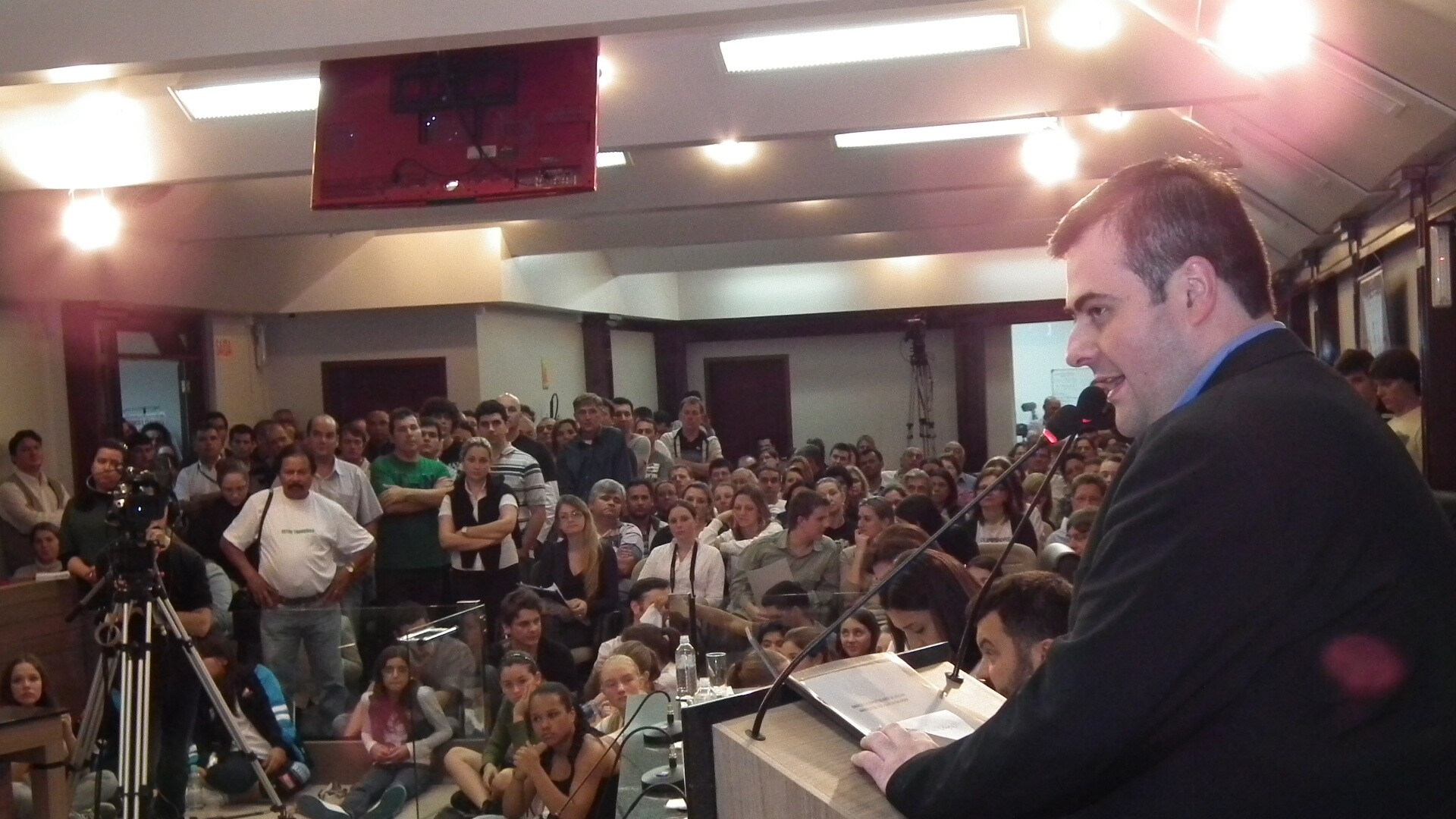 Dos Gabinetes – Ginásio Arthur Müller não será demolido
