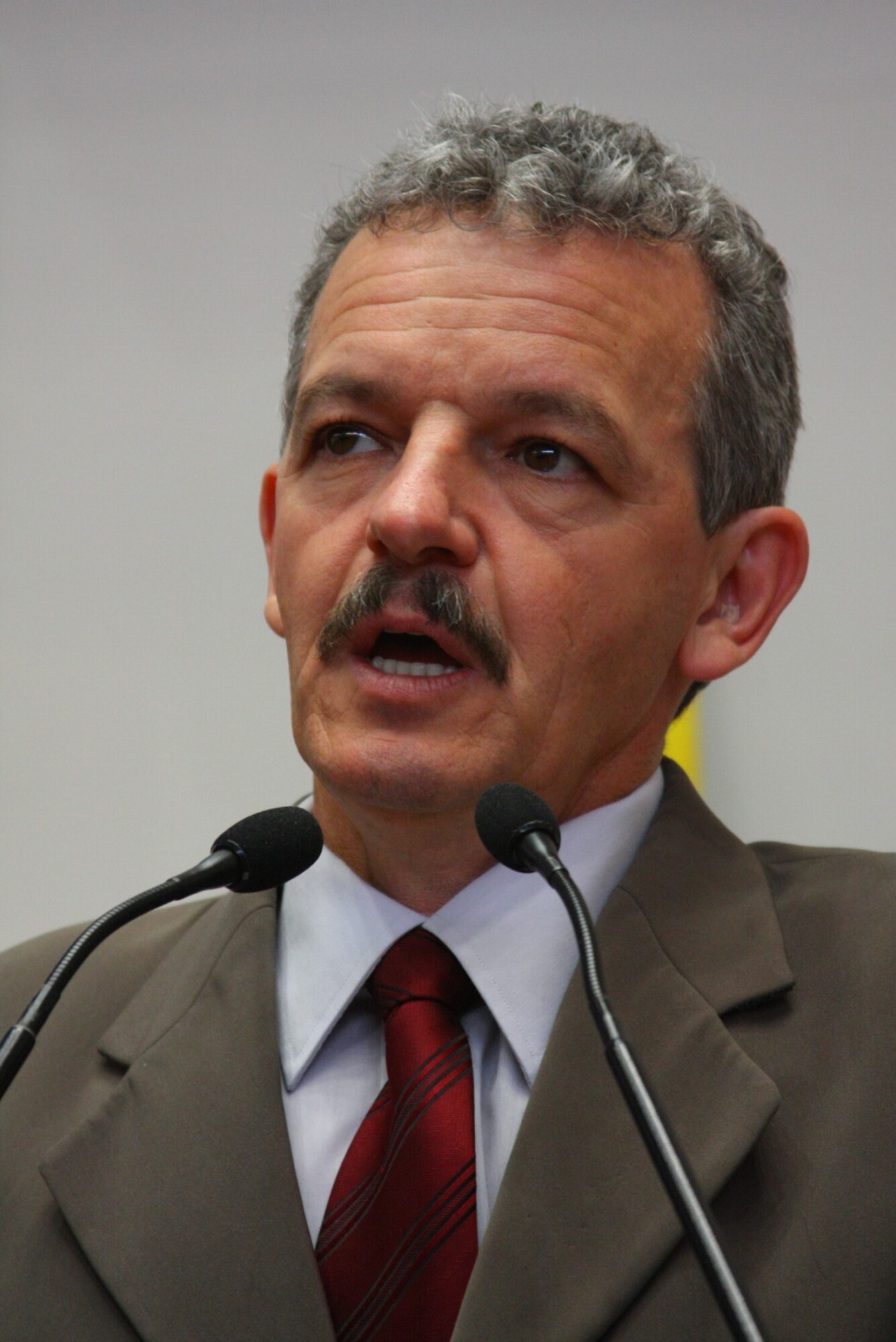 Dos Gabinetes – Dresch espera que secretários de Administração e de Saúde esclareçam denúncias de ir