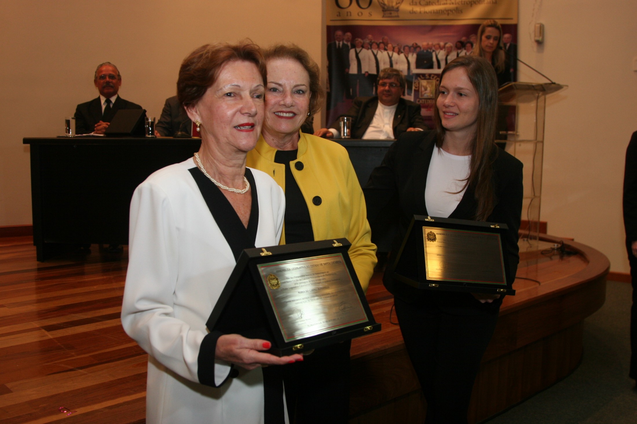 Assembleia destaca 60 anos do Coral Santa Cecília