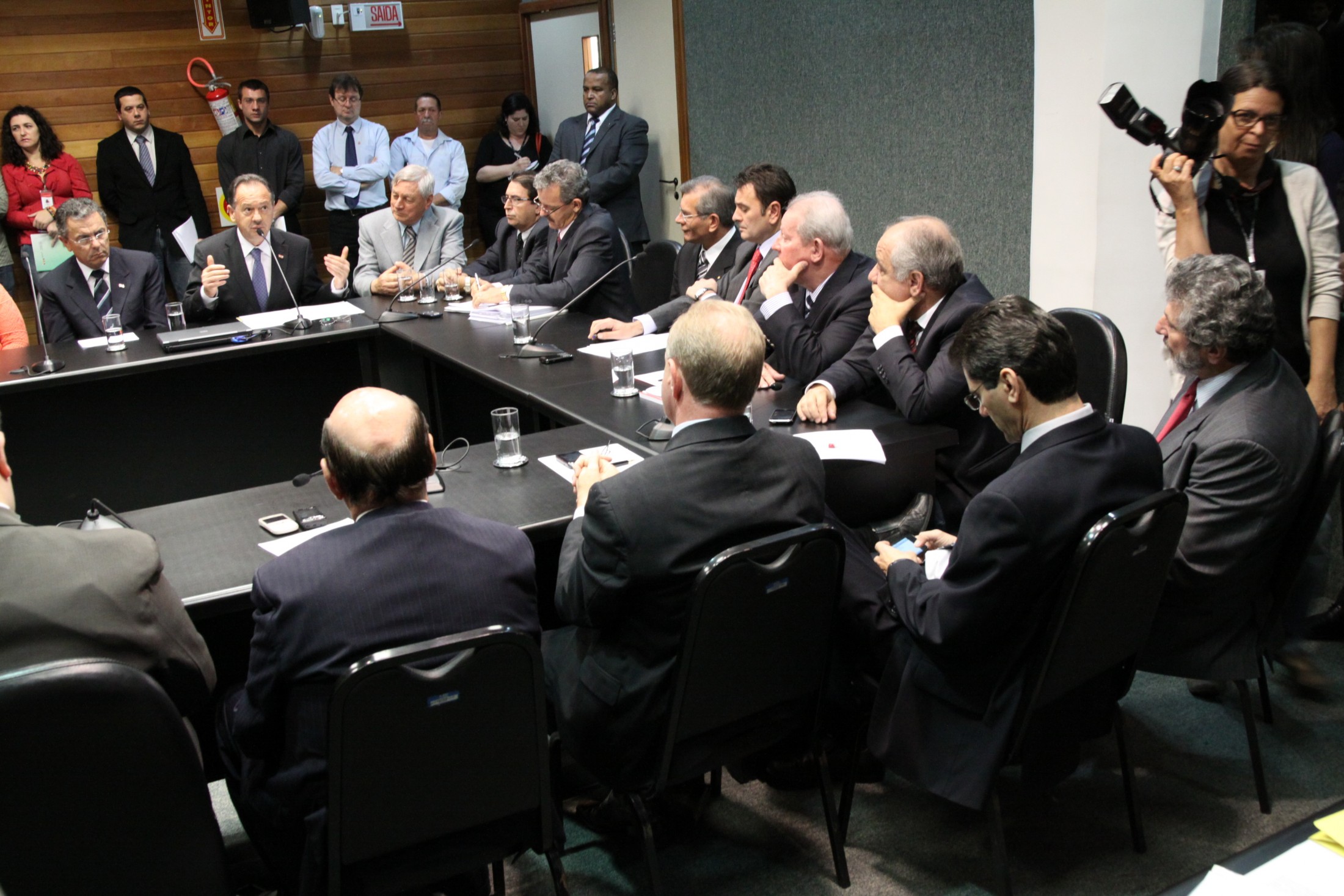Comissão de Trabalho ouve secretários da Administração e da Saúde sobre licitações do governo