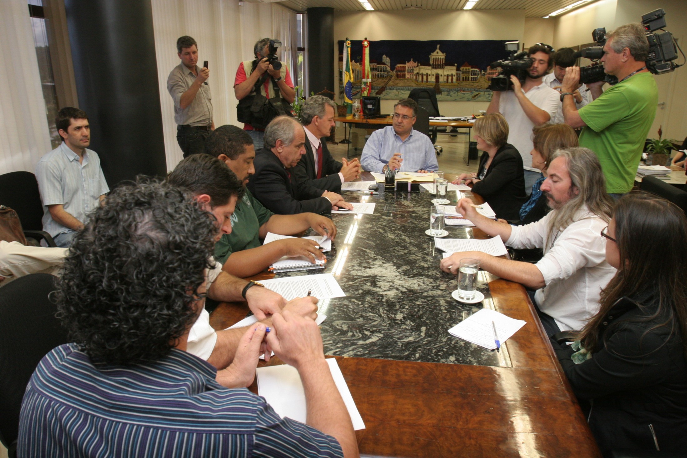 Deputados visitam Governador para discutir merenda escolar