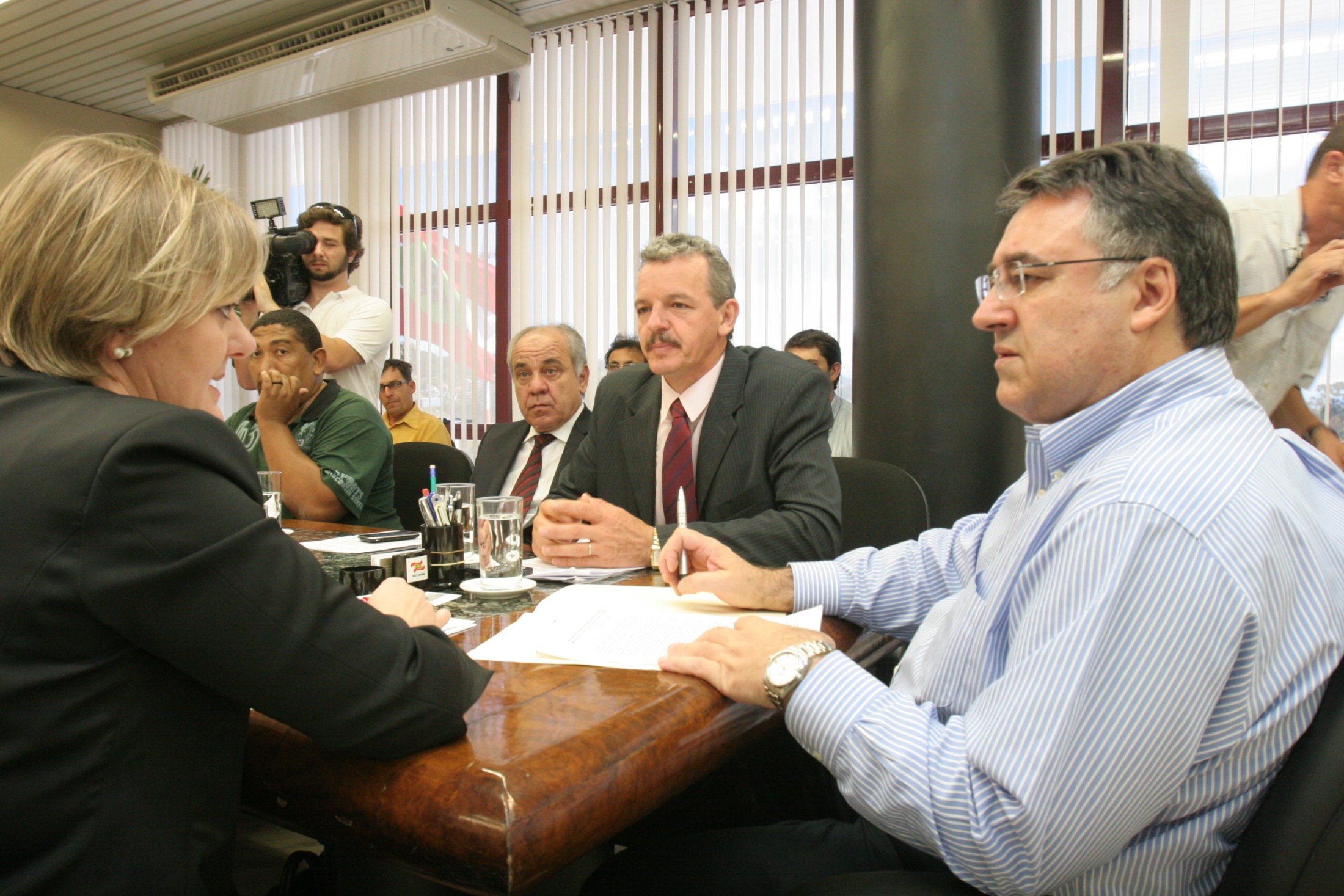 Deputados visitam Governador para discutir merenda escolar