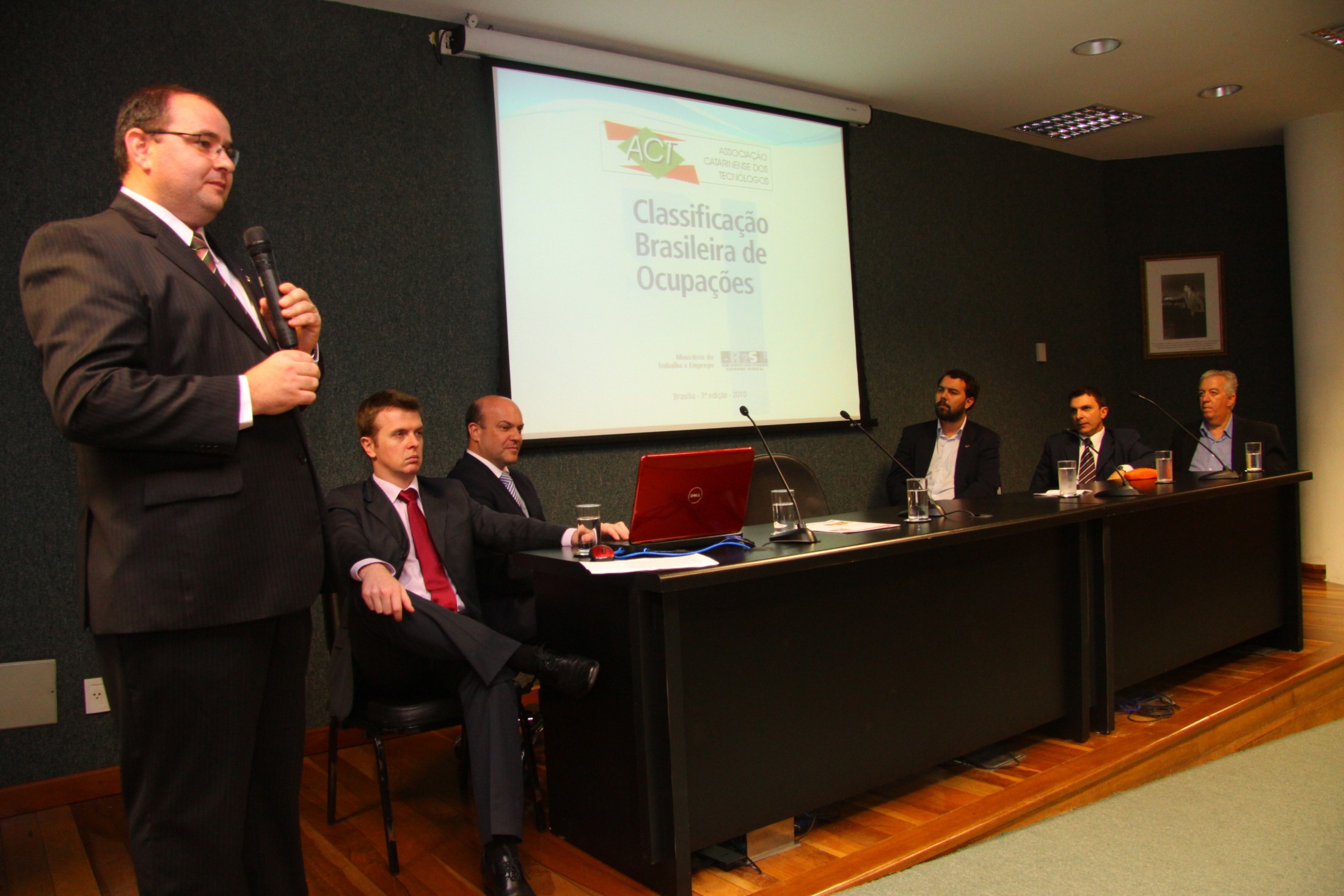 Reunião com os tecnólogos a fim de homenageá-los pela passagem do 