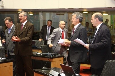 Deputados aprovam projetos do Executivo