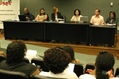 Audiência debate a inclusão da cultura afro e indígena no ensino médio e fundamental