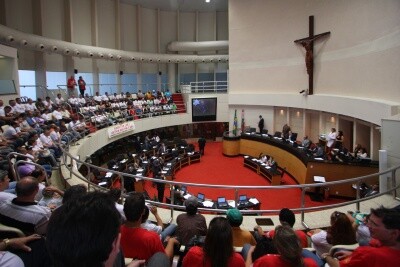 Governo anistia servidores da educação e segurança que participaram de greves