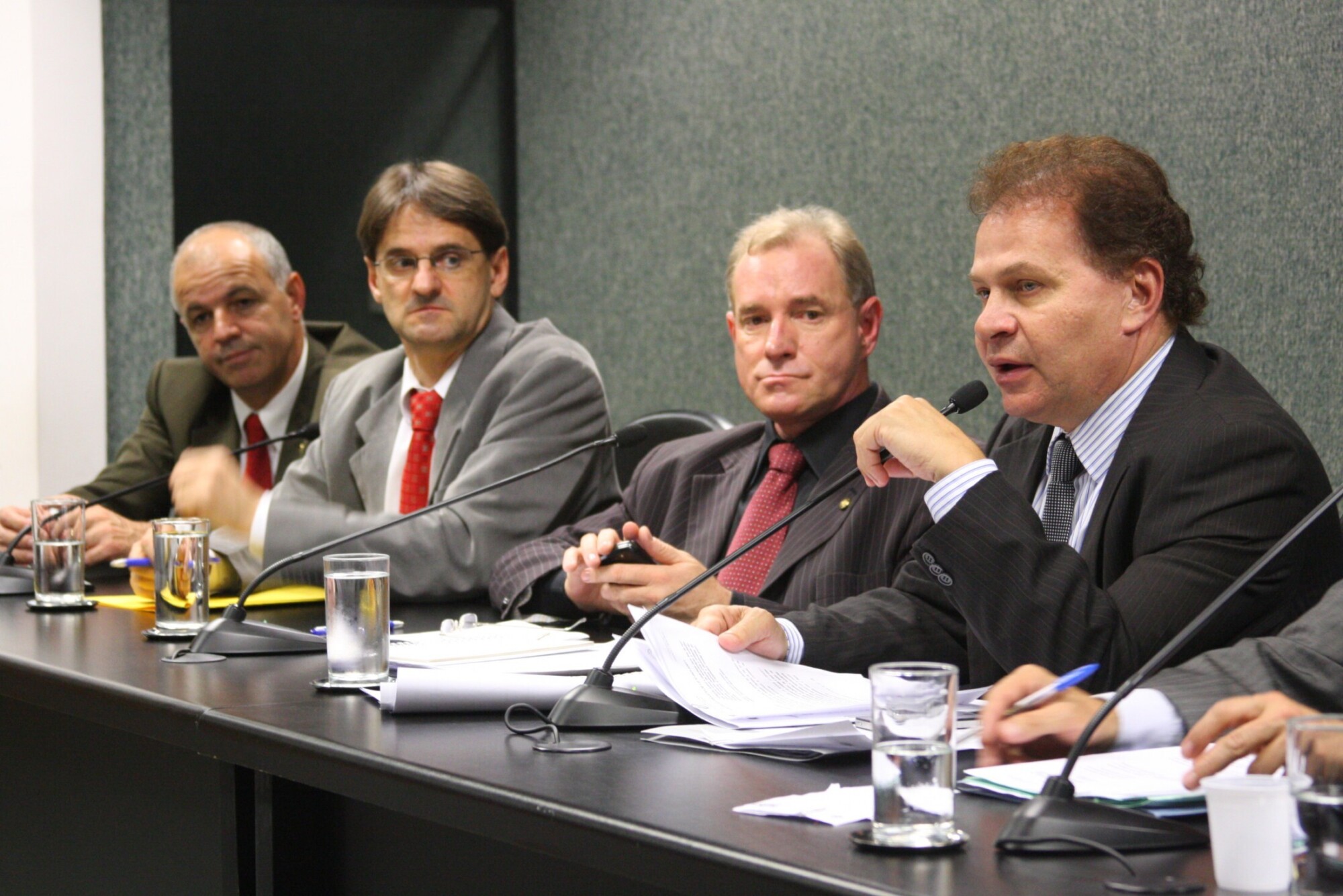 Comissão de Finanças aprova progressão funcional para policiais e gratificação para servidores do Im