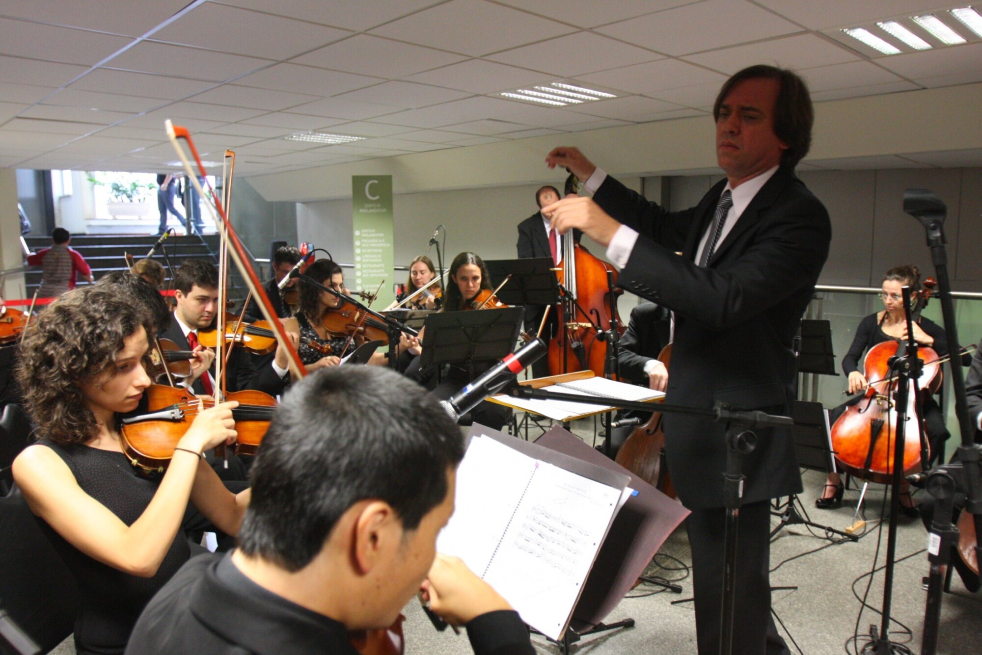 Camerata Florianópolis se apresenta na Assembleia
