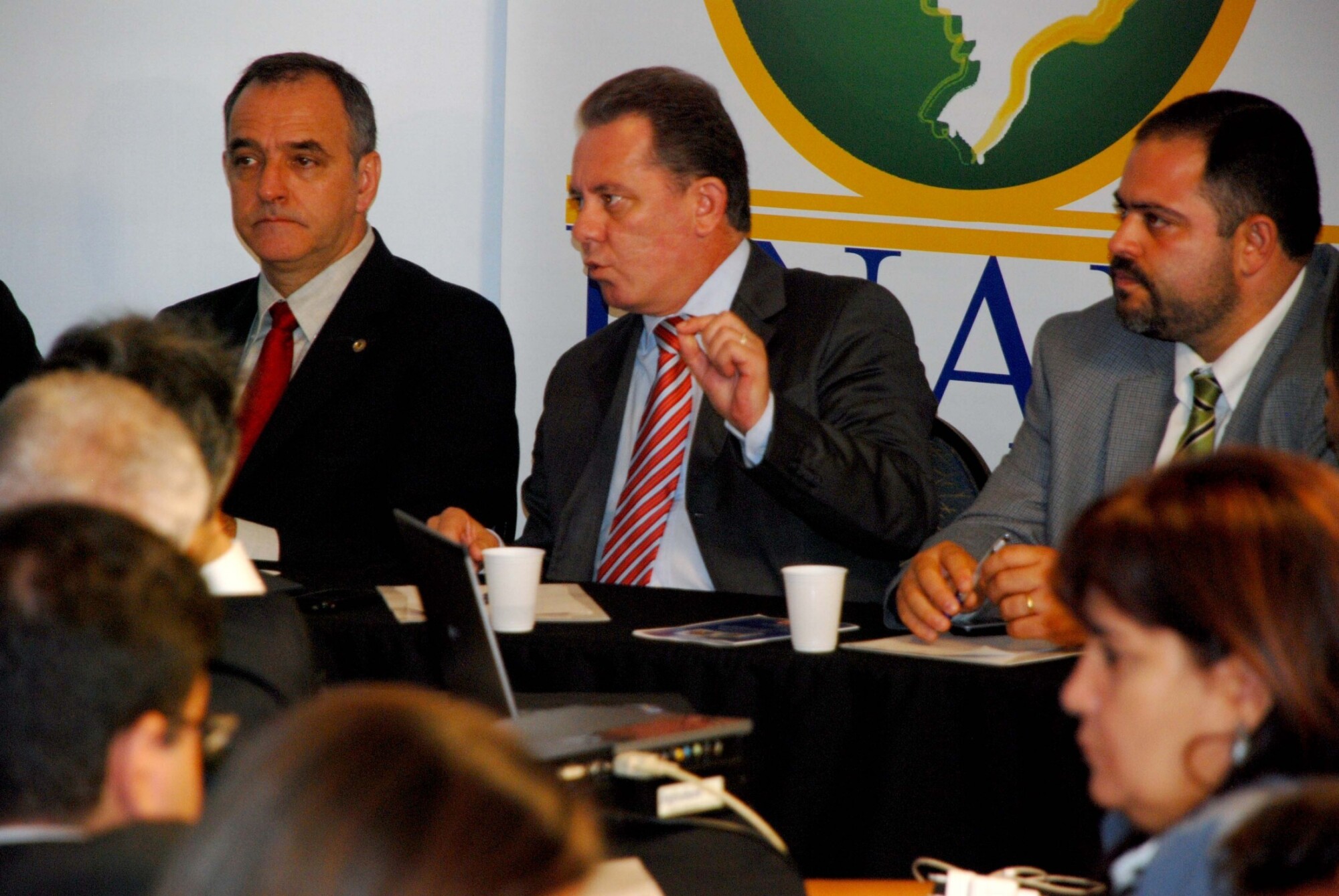 Unale vai discutir revisão das dívidas dos estados