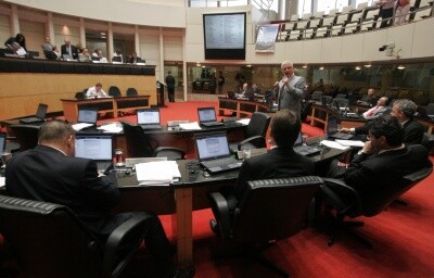 Projeto que aumenta mínimo estadual tramita na Assembleia