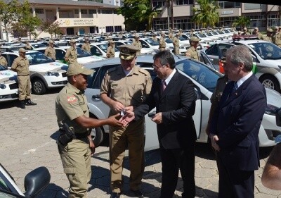Governo entrega novas viaturas para a Segurança Pública