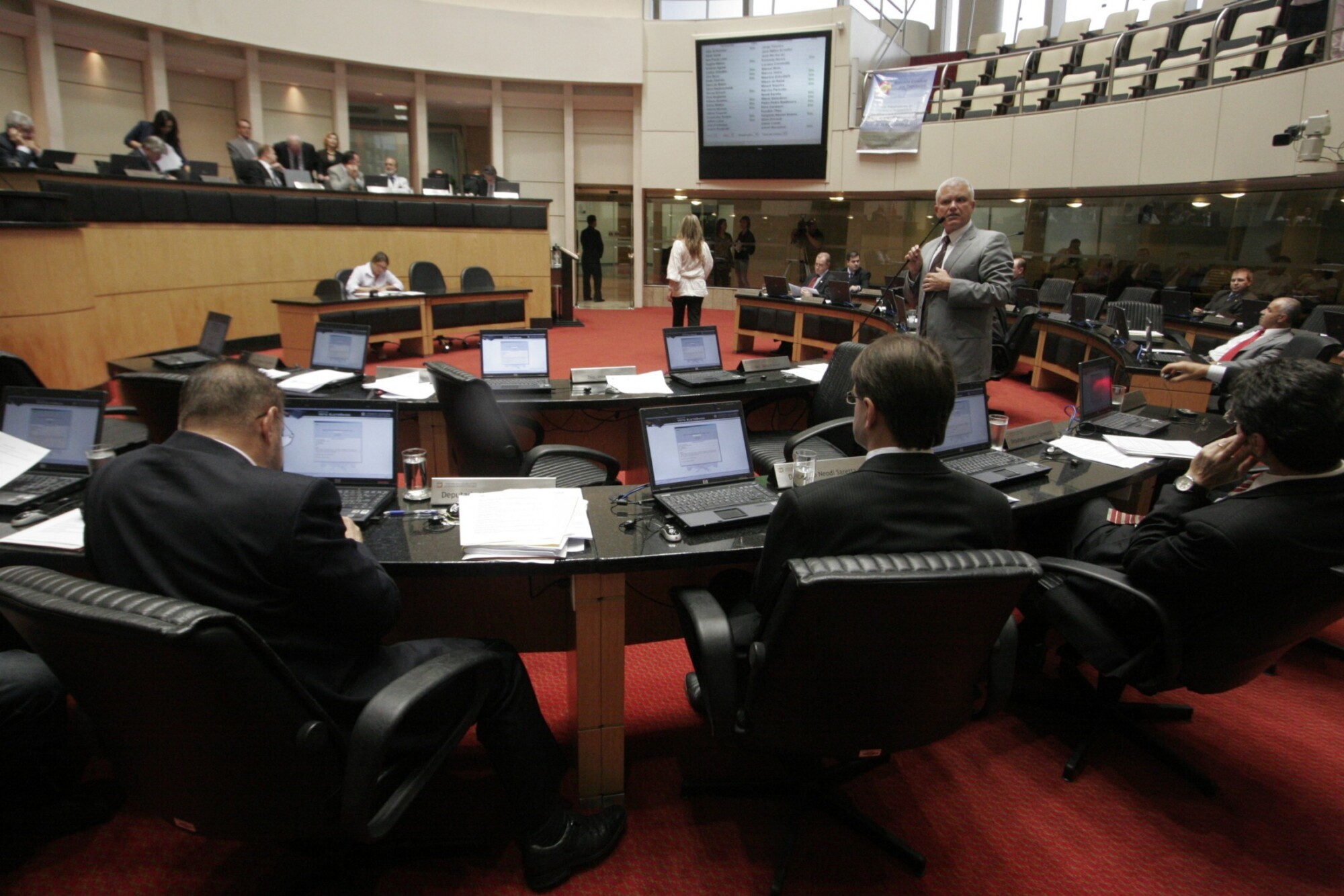 Deputados realizam hoje primeira sessão ordinária do ano
