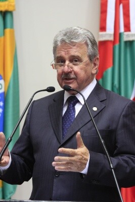Sopelsa destaca programa de melhoria de redes da Celesc para o campo