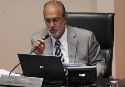Deputados aprovam leis que ampliam direitos do consumidor