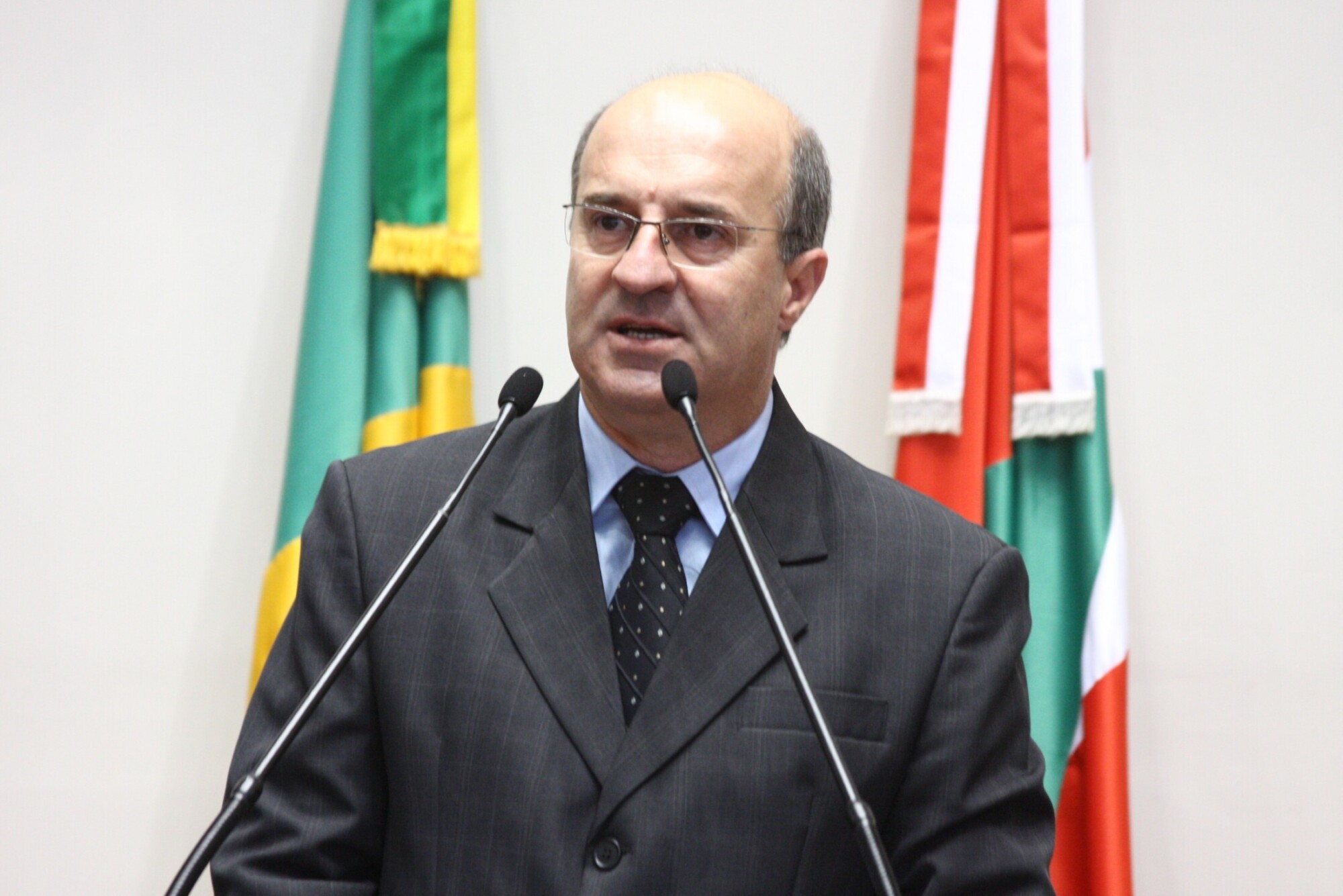 José Milton Scheffer destaca produção da cerâmica vermelha