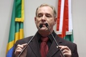 Demarcação de terras indígenas preocupa Schneider