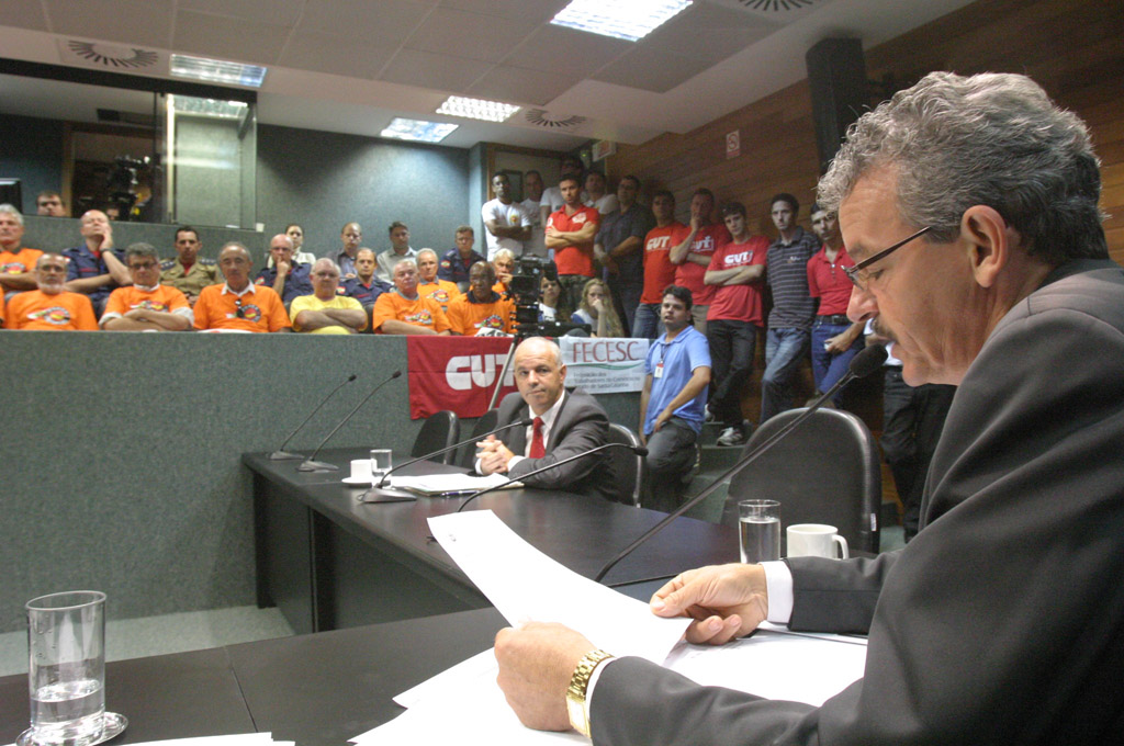CCJ aprova relatório de Dresch que aumenta salário mínimo catarinense