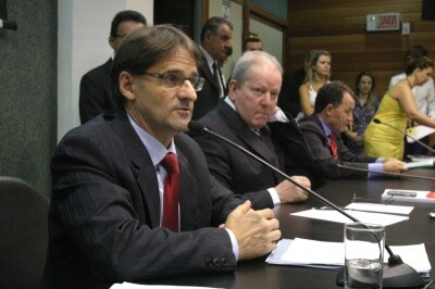 Comissões aprovam salário mínimo regional