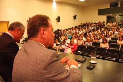 Assembleia sedia seminário “Drogas Por Quê? Desafios para a Educação”