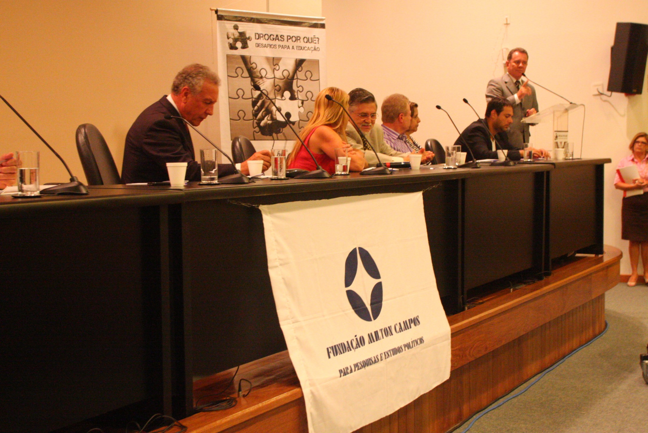 Abertura do Seminário ?Drogas por quê? Desafios para a educação?
