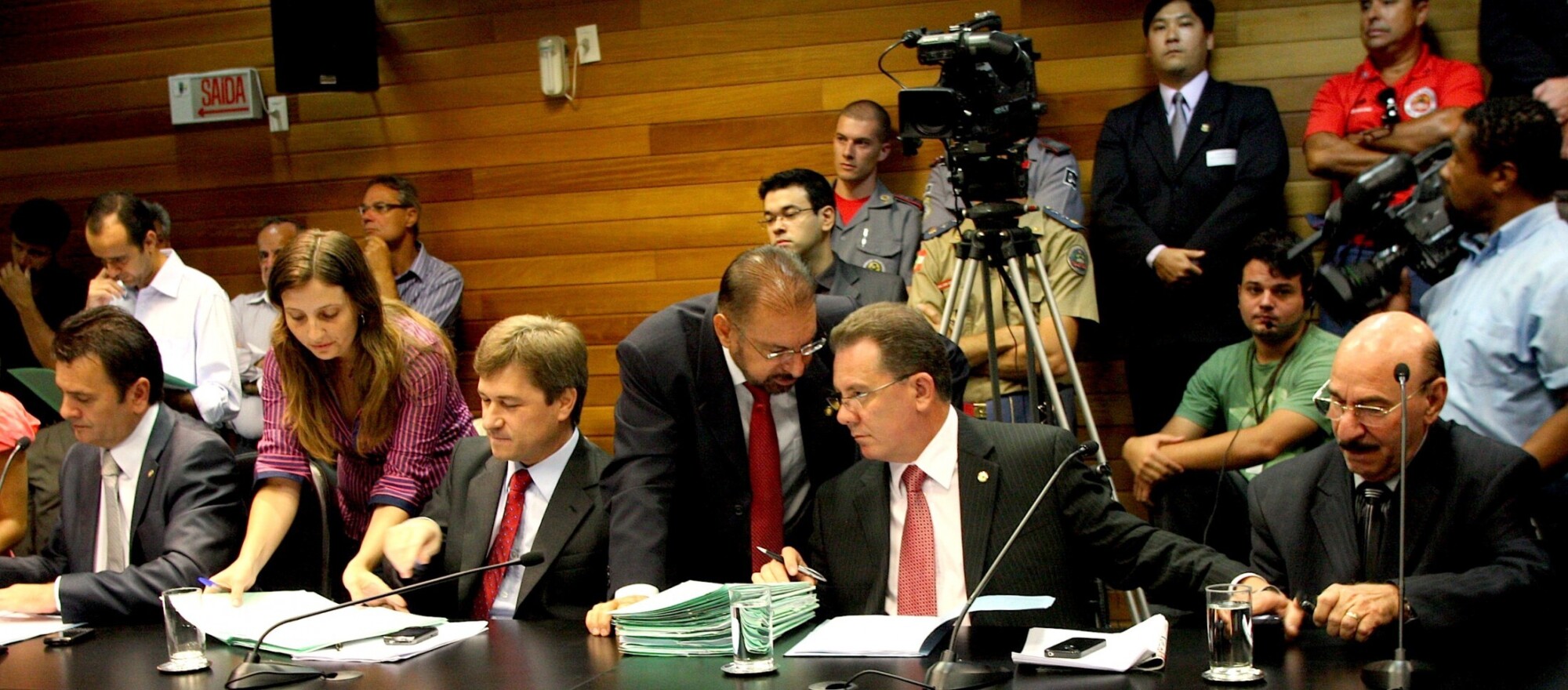 Ponticelli licencia-se por 60 dias e deixa a CCJ
