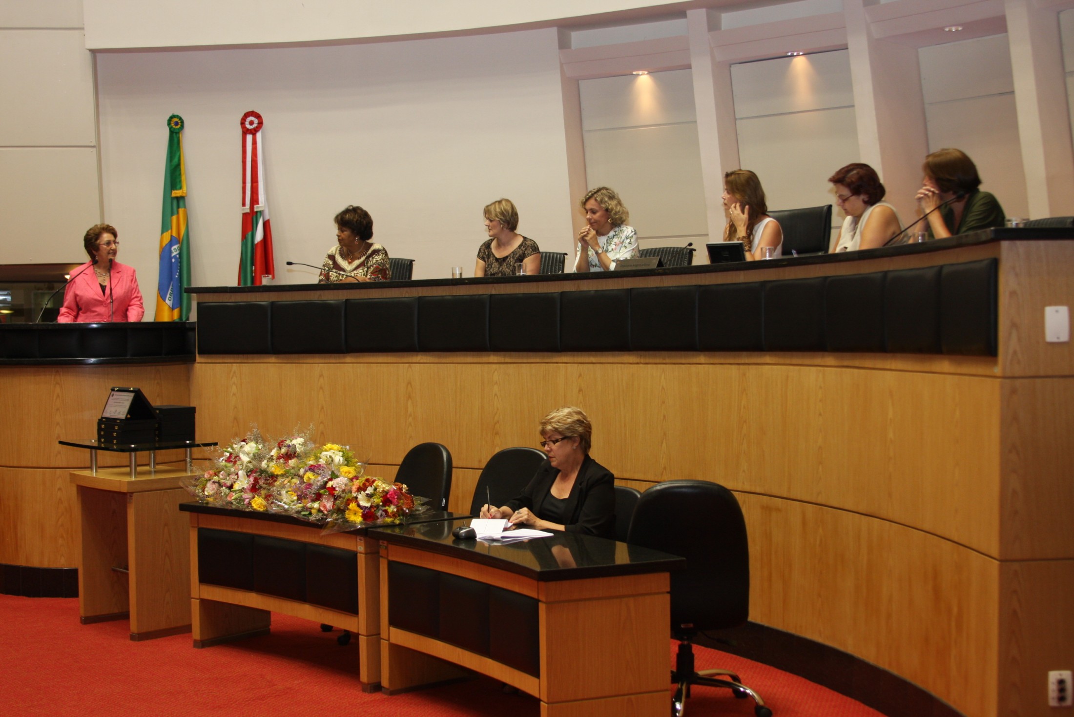 Sessão Especial em homenagem ao Dia Internacional da Mulher
