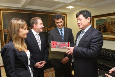 Empresários chineses visitam a Assembleia Legislativa