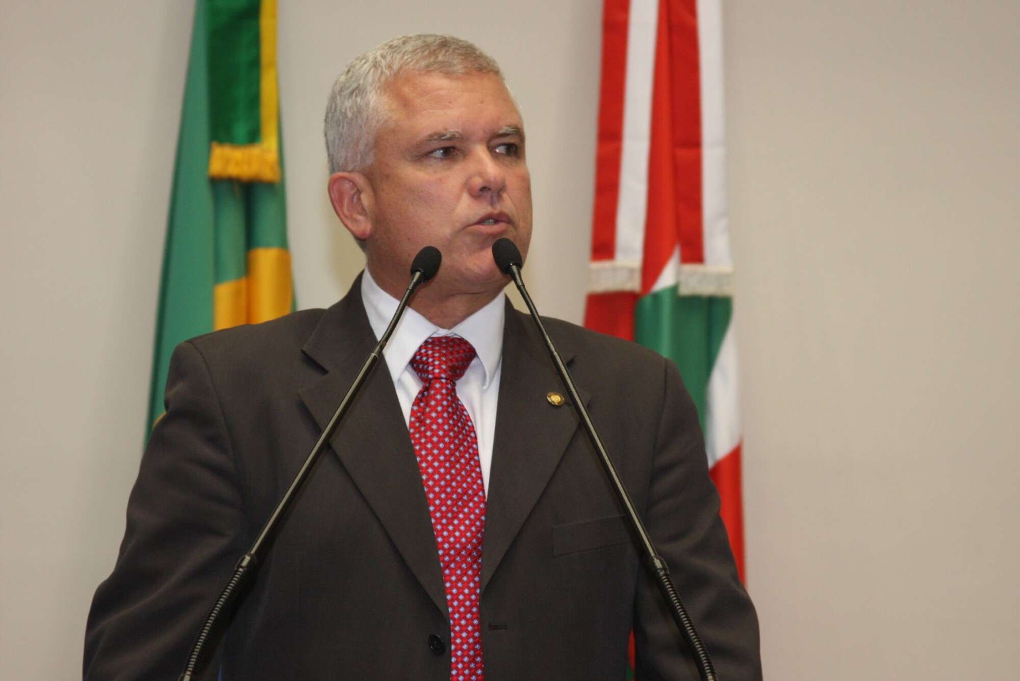 Projeto de lei institui 11 de agosto como Dia Estadual do Garçom