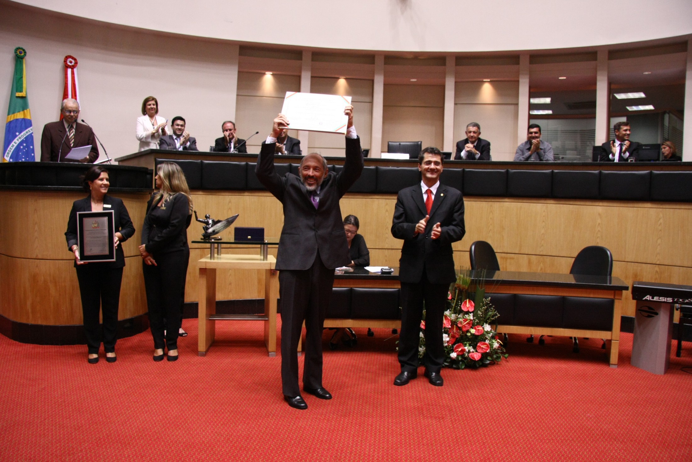 Sessão Solene de entrega de Título de Cidadão Catarinense ao Senhor Marco Aurélio Raimundo