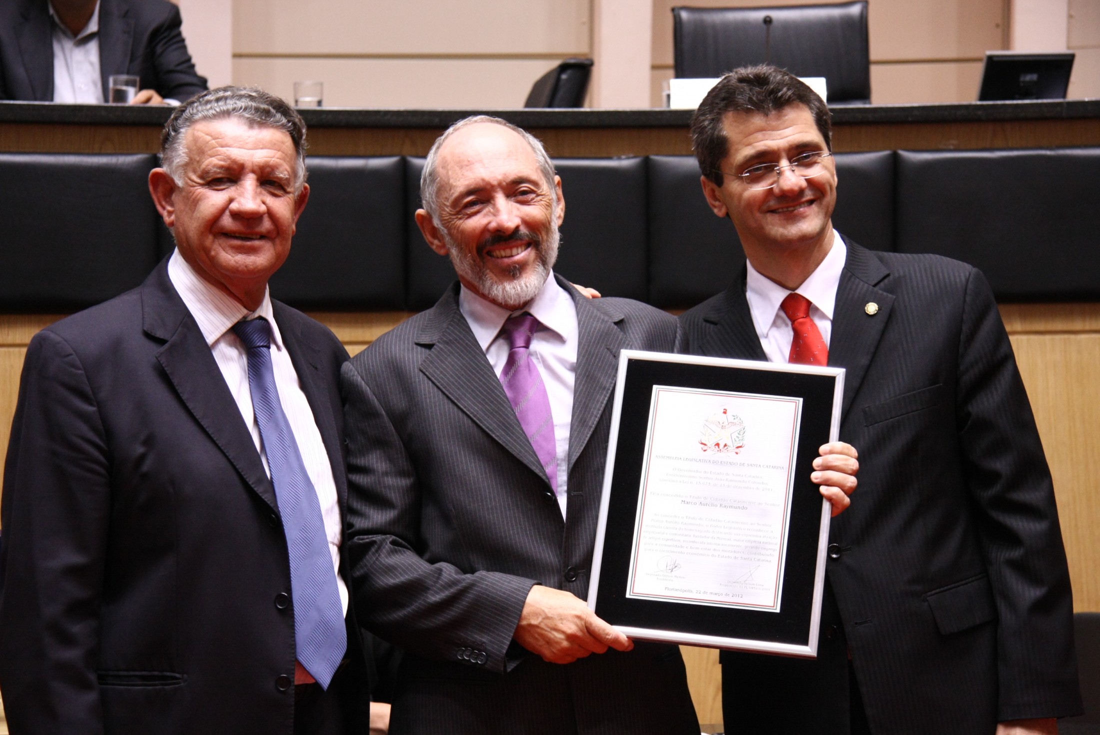 Sessão Solene de entrega de Título de Cidadão Catarinense ao Senhor Marco Aurélio Raimundo