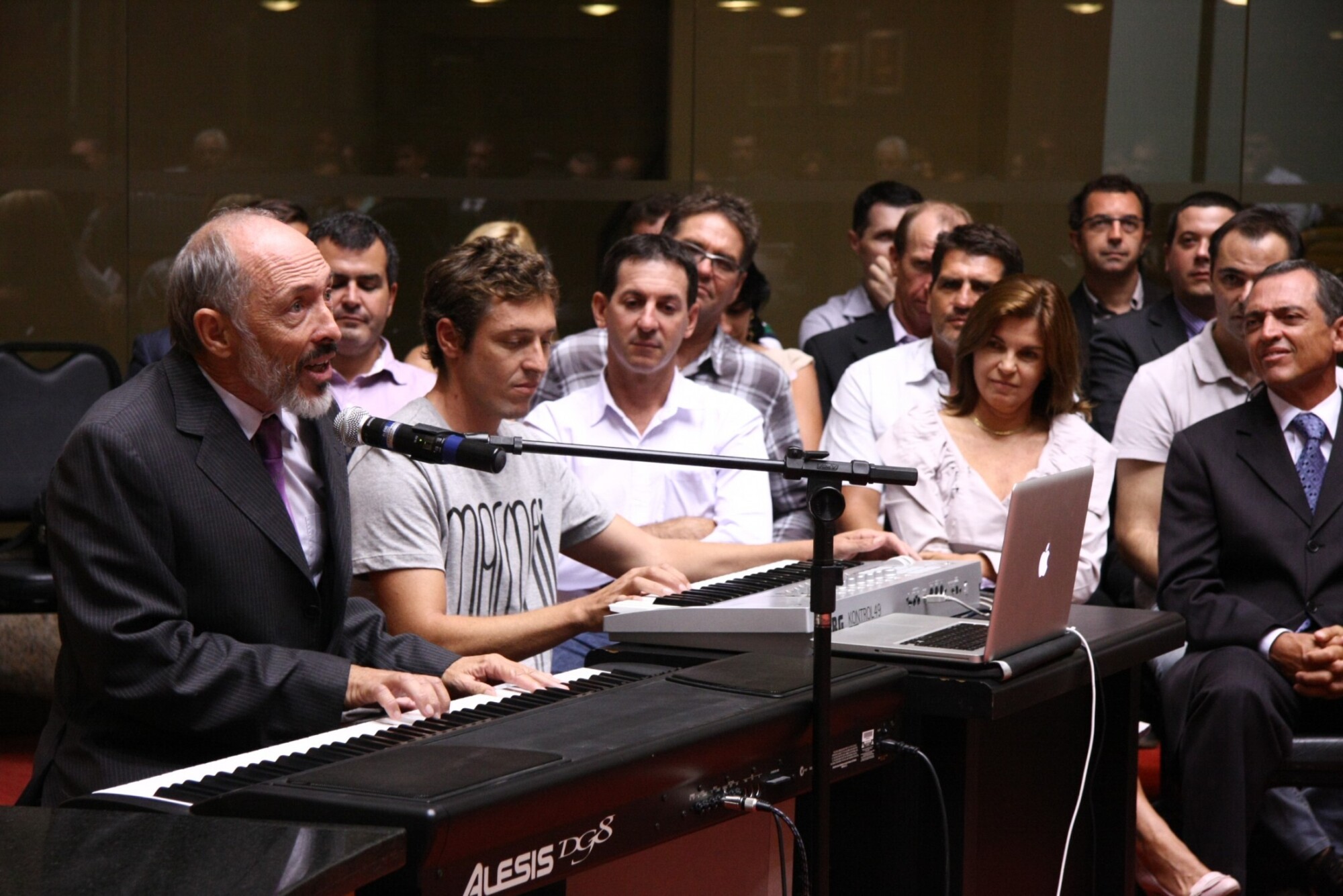 Sessão Solene de entrega de Título de Cidadão Catarinense ao Senhor Marco Aurélio Raimundo