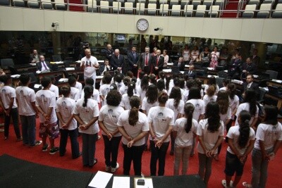 Assembleia Legislativa recebe grupo de crianças que pedem atenção ao tema menores de rua