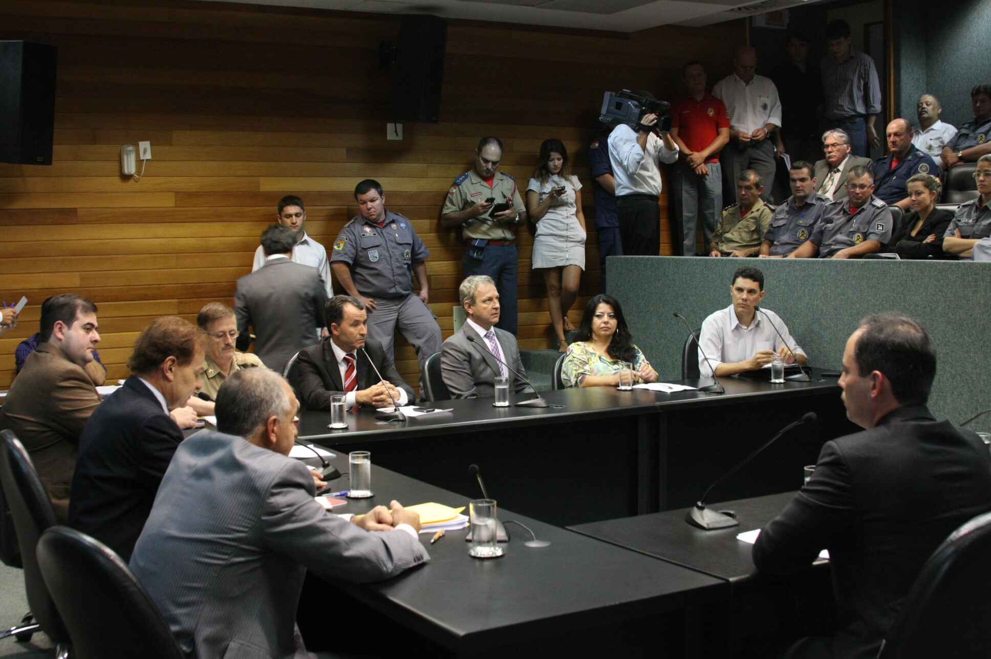 Reunião entre MP e bombeiros tentará pôr fim a impasse sobre votação de PEC