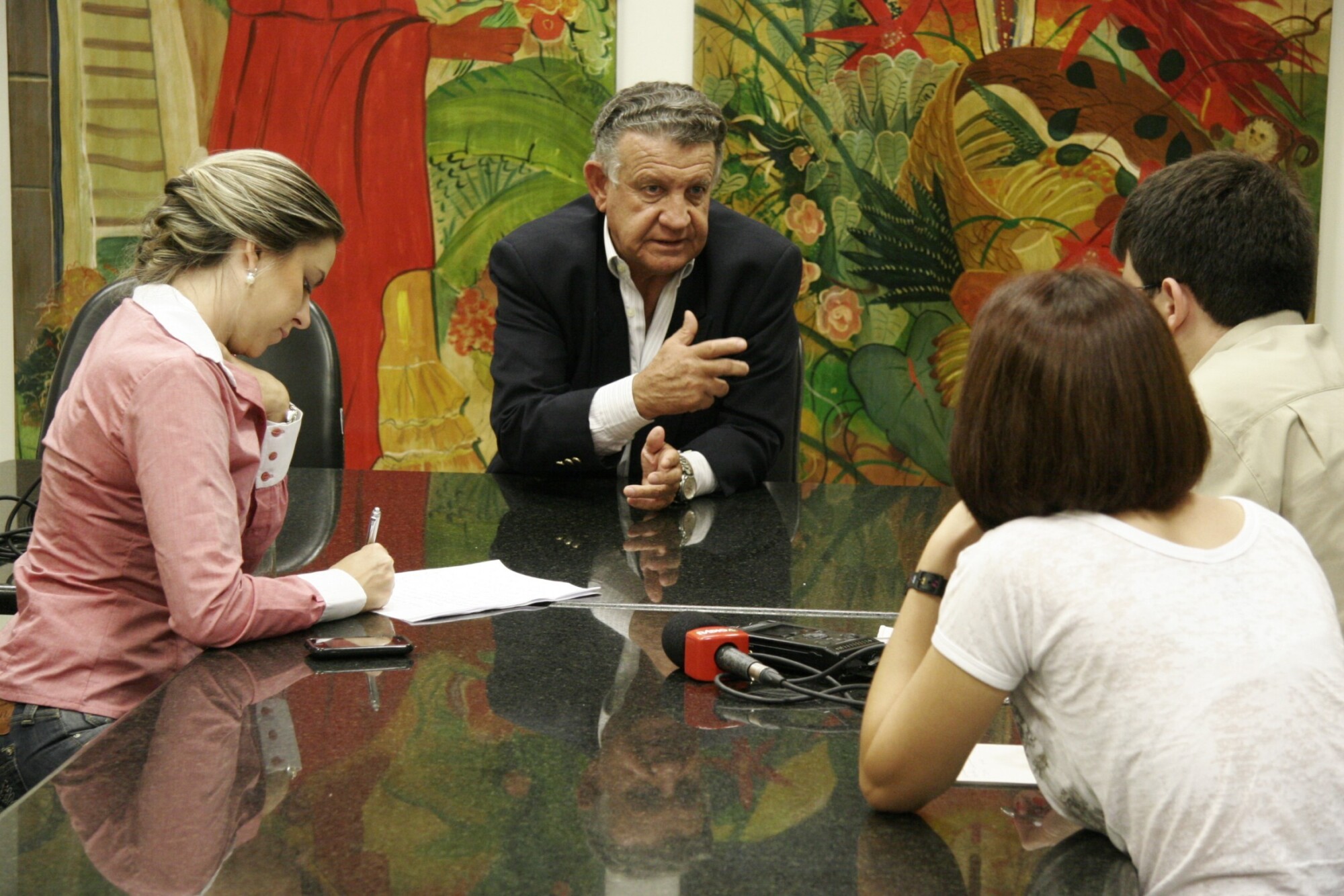 Edison Andrino assume liderança do governo