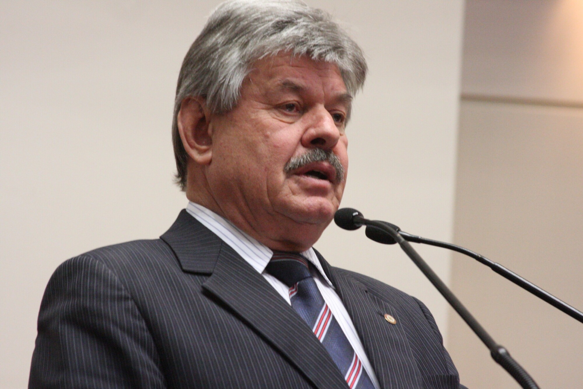 Reno Caramori recebe título de cidadão catarinense