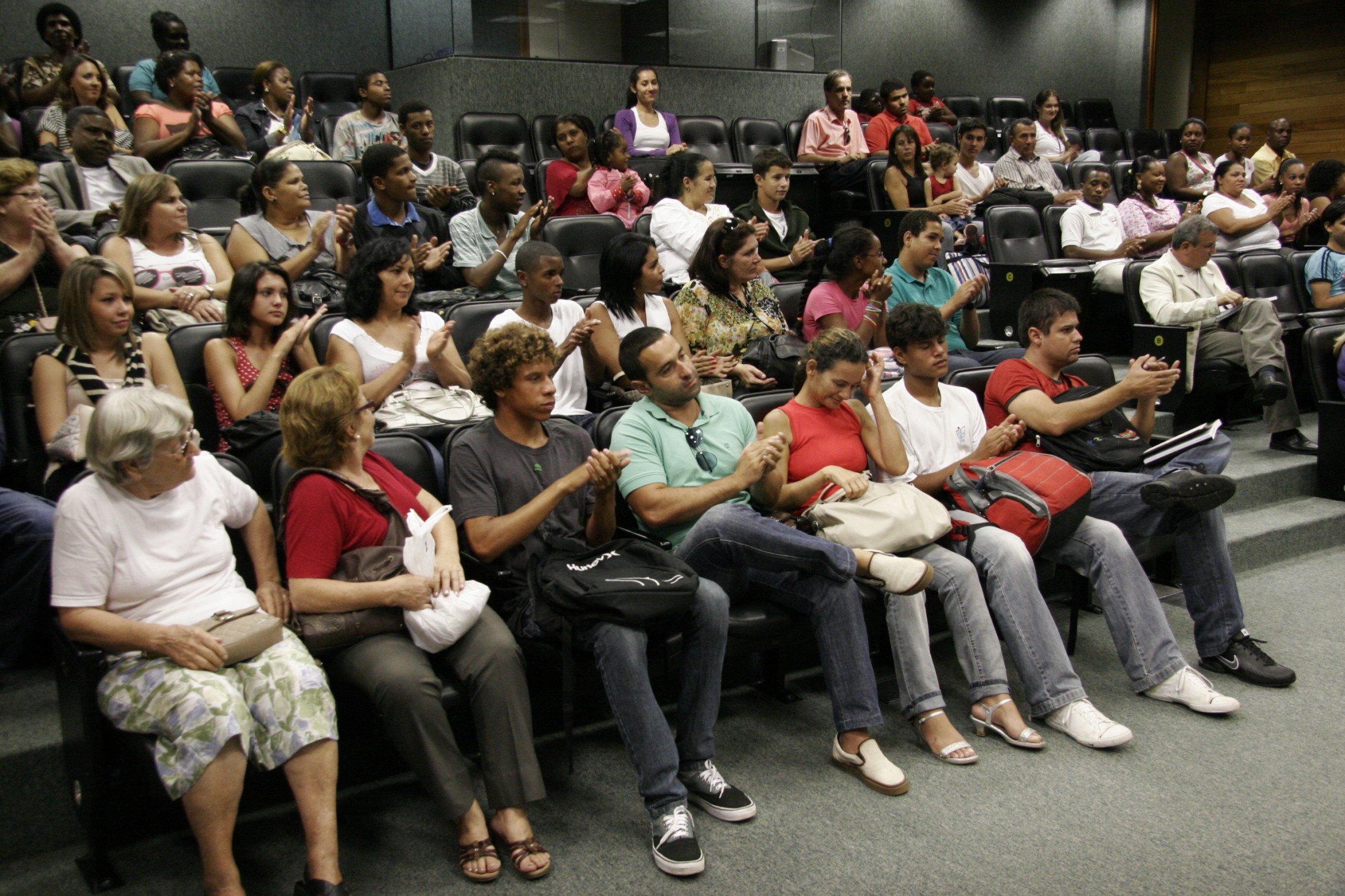 Reunião do PAB com as entidades indicadoras e os responsáveis dos jovens classificados no processo seletivo do Programa Antonieta de Barros/Gestão 2012