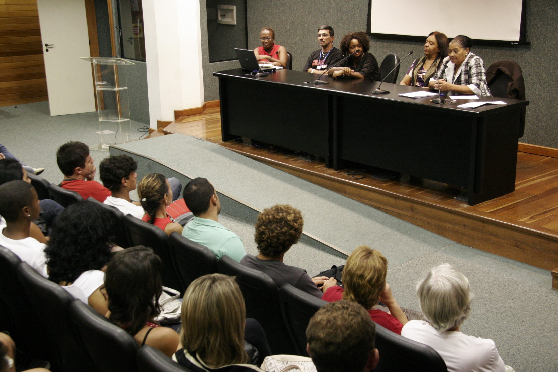 Reunião do PAB com as entidades indicadoras e os responsáveis dos jovens classificados no processo seletivo do Programa Antonieta de Barros/Gestão 2012