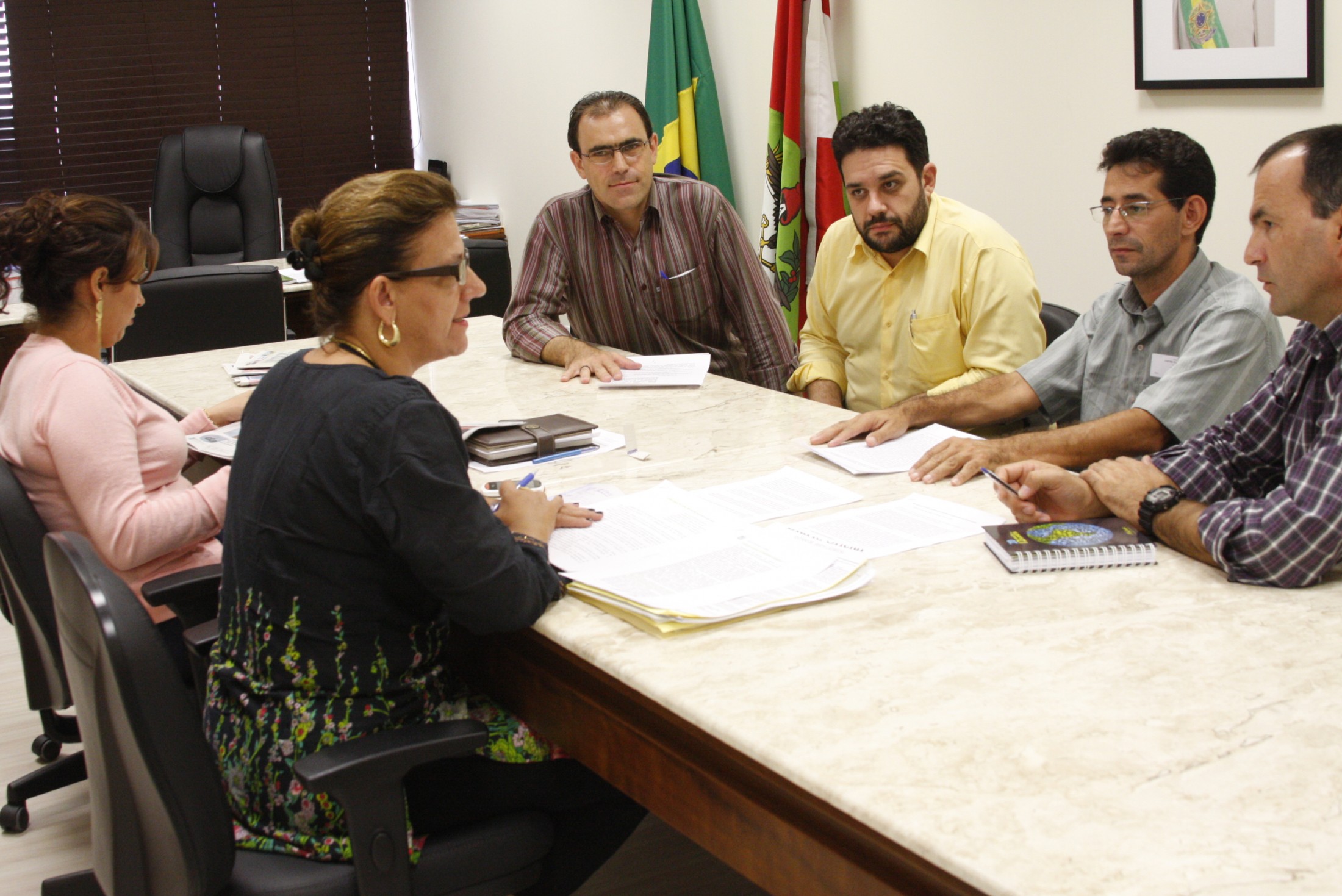Vereador Justino Pereira da Luz de Jaraguá do Sul visita o gabinete do deputado Volnei Morastoni para tratar da não privatização do Samu