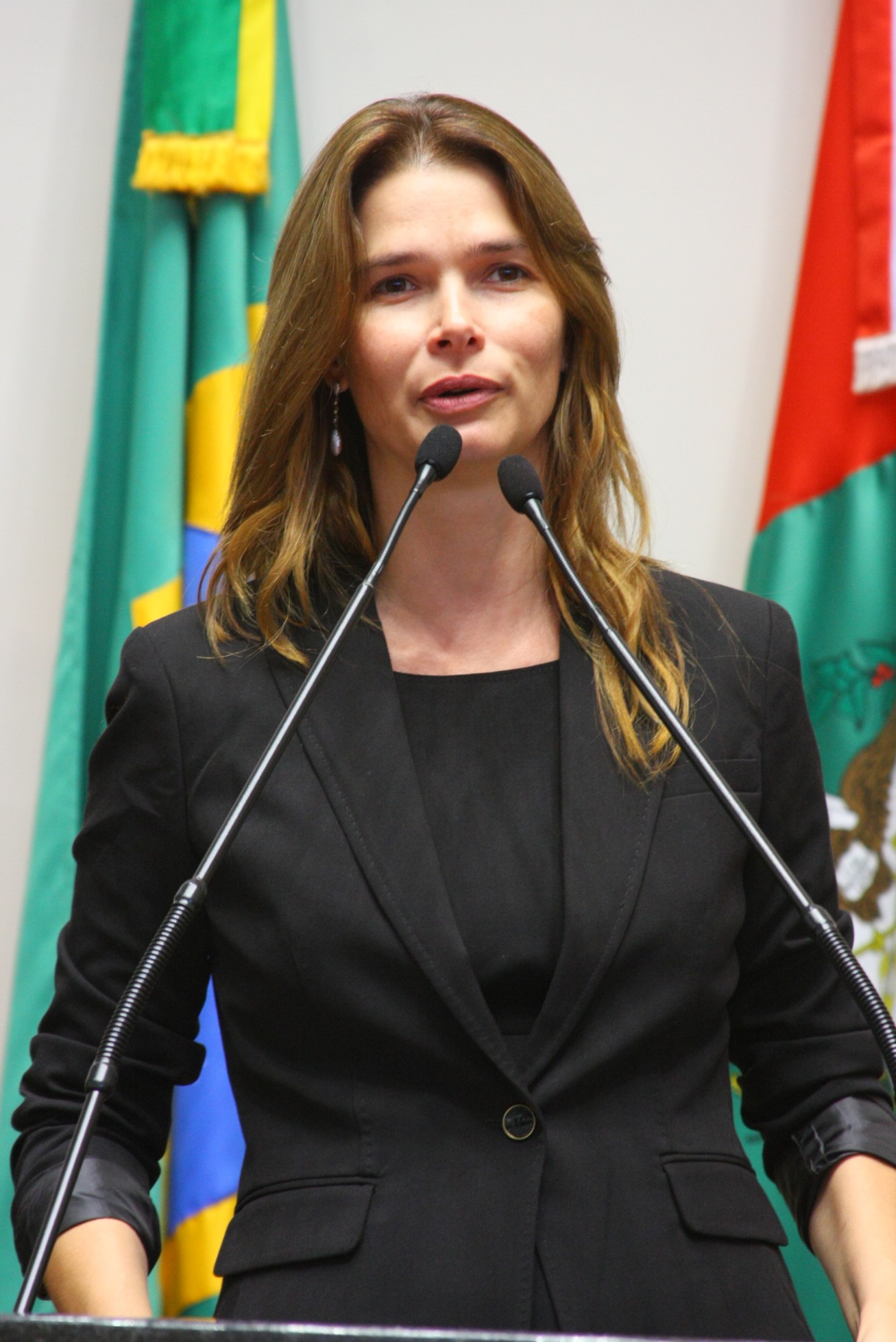 Angela Albino (PCdoB)