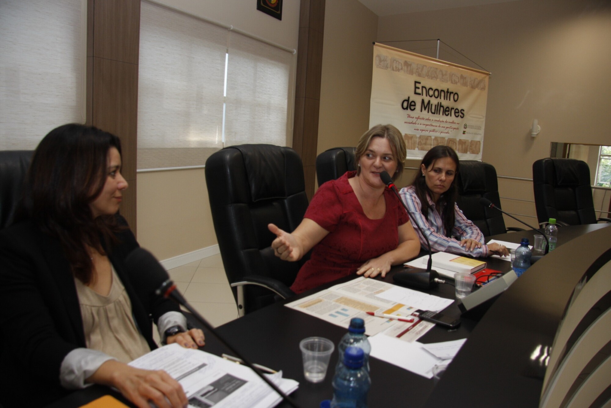 Encontro reúne mulheres parlamentares em Itapema