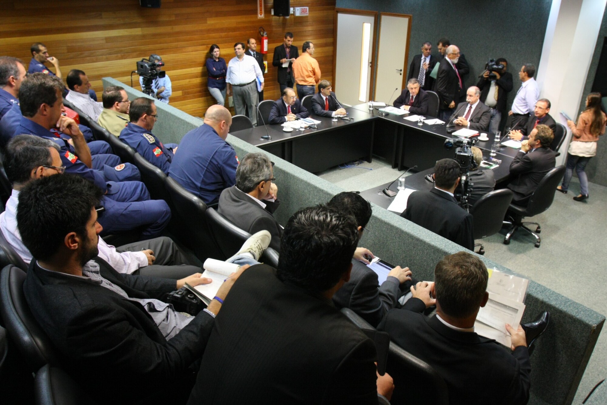 CCJ fixa prazo para análise da PEC dos bombeiros