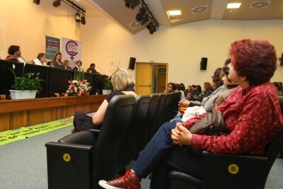 Bancada feminina homenageia a Rede Nacional Feminista de Saúde