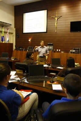 Programa Vereador Mirim realiza palestra sobre oratória na capital